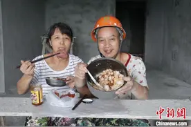 51岁农民工拍摄工地生活收获百万粉丝：从时代建设者到记录者图片