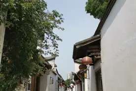 走进历史，隔时空会见鼓楼名人图片