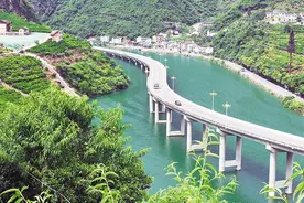 兴山“最美水上公路”路旅融合村民收入倍增图片