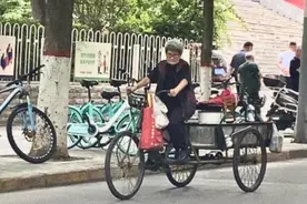 陕西85岁的煎饼奶奶，摆摊15年！“做点自己喜欢的事，自己高兴，孩子们也放心”图片