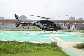 与死神赛跑——江西动用直升机将一位肝脏破裂出血病人从泰和县医院转运至南大一附院象湖院区进行抢救图片