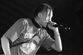 《说唱听我的2》超强选手邓典果DDG来自成都 结束十年巴黎生活只为音乐梦图片