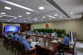 “知足可以长乐，但知不足才有进步”图片
