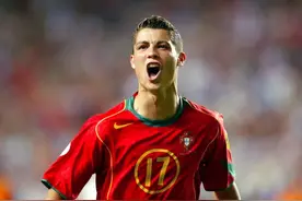 葡萄牙国家队官博纪念C罗国家队首秀18周年：永远为你骄傲图片