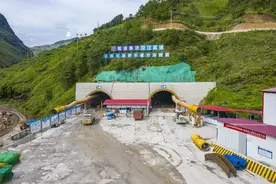 宜攀沿江高速建设新突破！最长隧道单月掘进突破200米图片