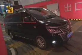 买了辆新车，竟然爬不上地下车库的斜坡，这是怎么回事？图片