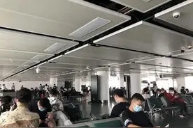 一张机票近10万元，开学季国际航班有多难买？图片