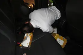 男子醉驾肇事逃逸后昏睡车上，被交警唤醒时问：“我在哪”图片