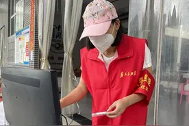 “我是抗疫战斗中的一块砖，哪里需要哪里搬！”——记录张家界黄金塔小区党员志愿者曾灿图片