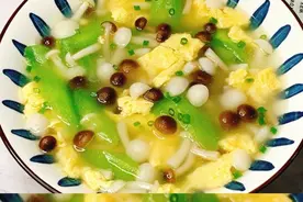 #一周减脂不重样#汤鲜味美！巨好喝的丝瓜菌菇汤图片