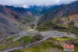 青藏高原“日光城”：从“捡牛粪”到能源“天路”通万家图片