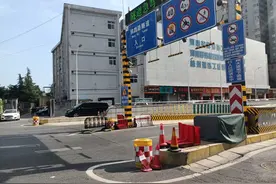 暴雨将至，挡水板、防汛沙袋、路障设施成为郑州隧道防汛“标配”图片