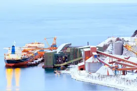 四大因素导致牛了两年多的铁矿石价格“闪崩”！A 股钢铁股能否“因祸得福”？图片