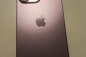 iPhone 13 Pro模型曝光 全新玫瑰金配色后置三摄设计图片