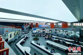 安徽“钢城”展新颜：坐在办公室里“炼”钢铁图片