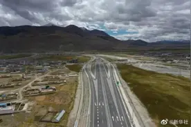 世界上海拔最高的高速公路，今日通车图片
