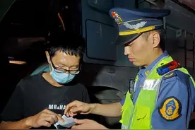 济南五部门联合查处建筑垃圾运输乱象图片