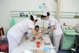 “我要对他负责到底！”海南一80后母亲捐肝救子图片