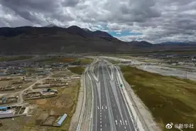 世界上海拔最高的高速公路通车！其实好多人都走过这条路的一段图片