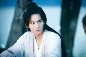 独家｜从吴亦凡到张哲瀚事件：金主、人脉、黑对家，扒开娱乐圈的“遮羞布”图片