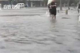 暴雨再袭郑州：出现短时强降雨 部分道路积水图片