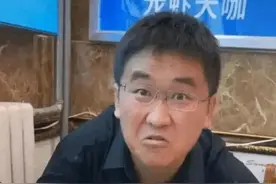 网红吐槽青岛韭菜鸡蛋饺子贵被打？当地网友：馅儿是虾仁不是鸡蛋图片