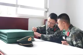 老兵“传帮带”，薪火代代传图片