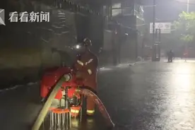暴雨袭城！陕西咸阳4个消防救援站出动，彻夜排水保畅通图片