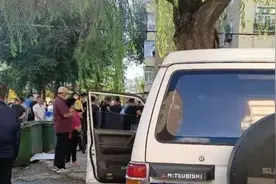 事发夜市，哈尔滨一辆越野车连撞5人，致1人死亡图片