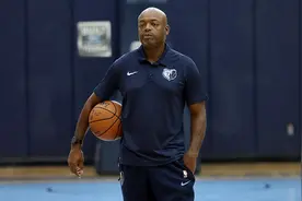 老鹰聘请名宿尼克-范埃克塞尔担任球队助教图片