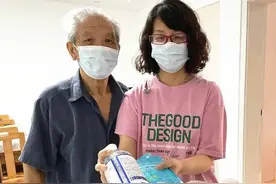 纸短情长：从上海回扬州的八旬老人被封闭管理，给他身边的志愿者写了封信图片