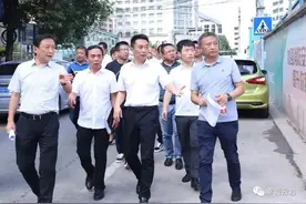 云岩区委书记朱刚调研新城吾悦广场项目建设情况图片