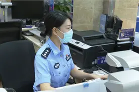 高考前夜她在派出所紧急补办了身份证，如今选择就读警校图片