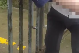 安徽环卫工帮被卡女童脱困遭网友指责“你手放哪呢？”当事人：女童奶奶劝我别生气图片
