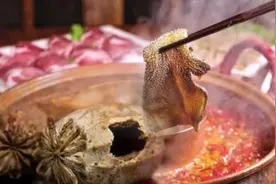 警方称吃火锅有可能致尿检呈阳性，并非吸食毒品视频封面