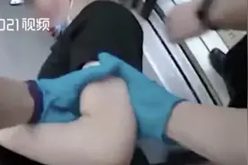 男子地铁摔一脸血醒来说我要上班上热搜！网友&社长：太心疼他了图片