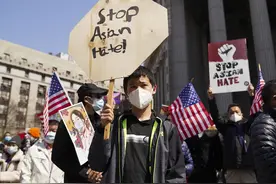 美媒：纽约一袭击者无端暴打亚裔女性，还大喊“滚回你的国家”图片