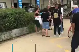 湖北一女司机开车撞死教练？目击者：事发时教练在驾校门店内睡觉视频封面