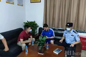 因噪音问题楼上楼下居民“大打出手”，民警“智慧”举动让双方握手言和图片