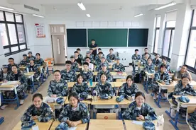 杭州高级中学钱塘学校2021级新生集结完毕图片