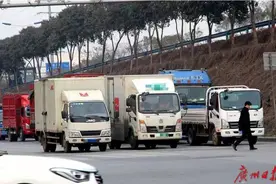 下月起货车年检要检空车质量，“大吨小标”车尽快整改图片