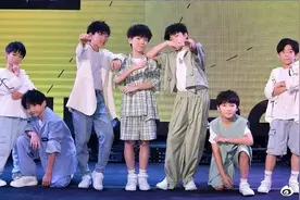 最小7岁，平均年龄8岁！这个男团刚出道就被批：离谱！网友：作业写完了吗？图片