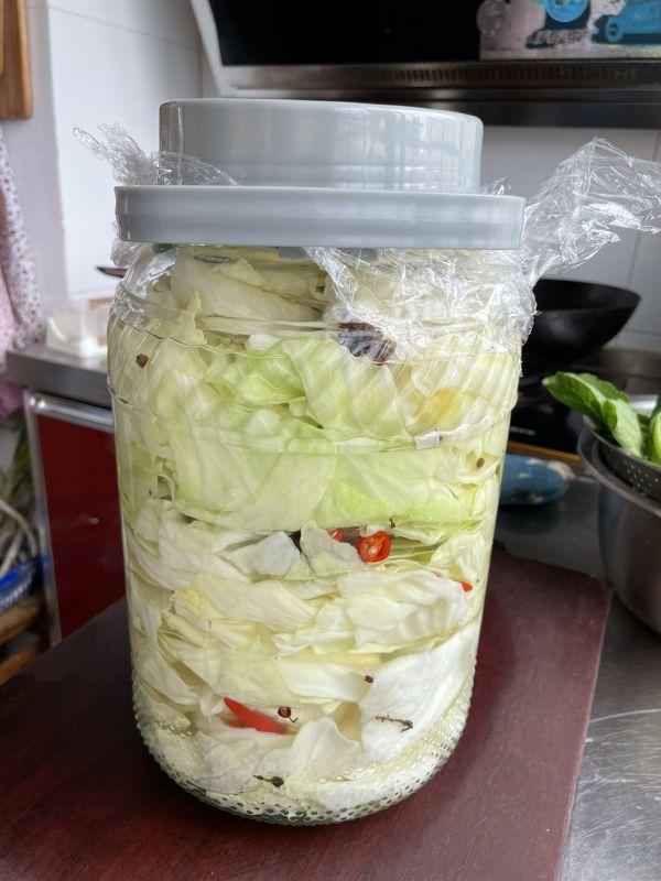 莲花白泡菜的做法（学会这道夏日下饭菜泡莲花白）