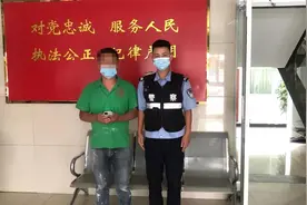 男子手机忘在共享电动车车筐，民警利用监控成功找回图片