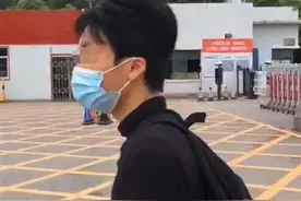 高二男生在校内坠楼身亡，事发前老师要求他上交手机......图片