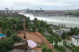 一声巨响！十堰这个60多米高的大家伙被爆破拆除图片