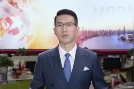 上海:男子下河摸鱼泳裤脱落  警察消防化解尴尬视频封面