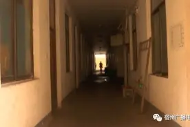 男扮女装潜入女宿舍图片