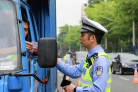 广东公安八大专项行动丨9月1日起，货车年检必检项目增加！严防“大吨小标”车上路！图片