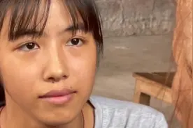 18岁孤女想带九旬奶奶上大学：很怕从学校回来她就不在了视频封面